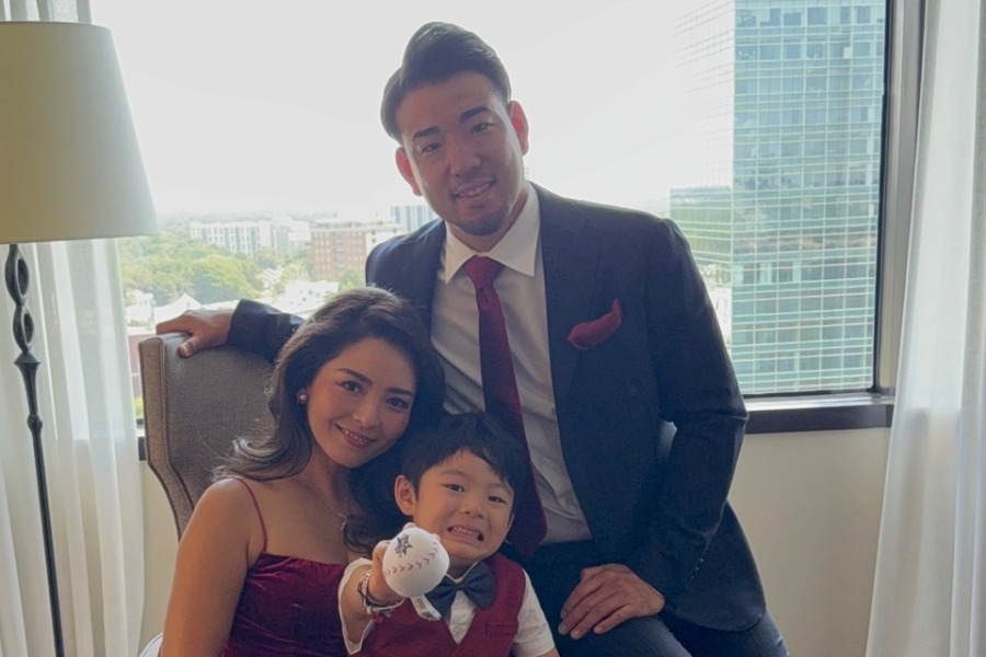 レッドカーペットに登場したエンゼルス・菊池雄星と妻の瑠美さん【写真提供:Angels】