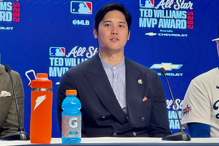 取材に応じたドジャース・大谷翔平【写真：小谷真弥】