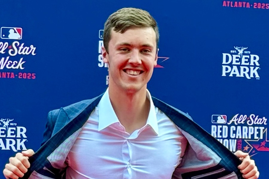 レッドカーペットショーに登場したブルワーズのジェイコブ・ミジオロウスキー【写真：小谷真弥】