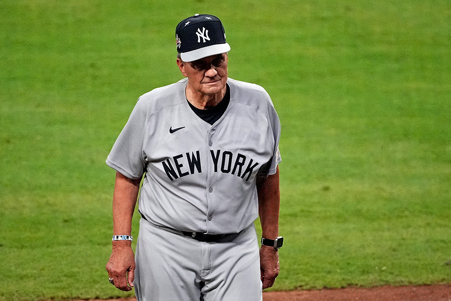 球宴でグラウンドに現れたジョー・トーリ氏【写真：ロイター】