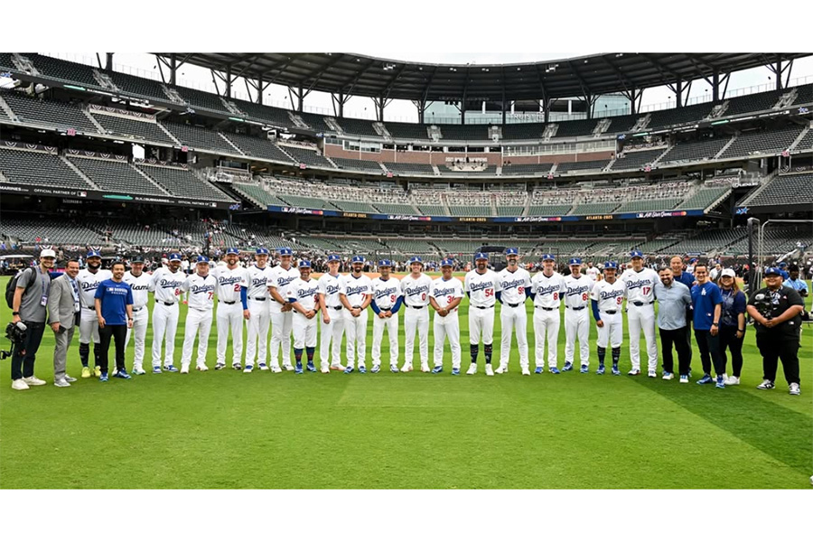 ジョン・スーフー氏が公開した集合写真（投稿をスクリーンショット）