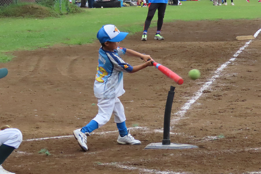 「BATTING TEE GAME」に参加する子どもたち【写真:片倉尚文】
