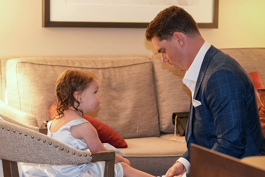 ドジャースのウィル・スミス（右）と娘のシャーロットちゃん【写真提供：ドジャース】