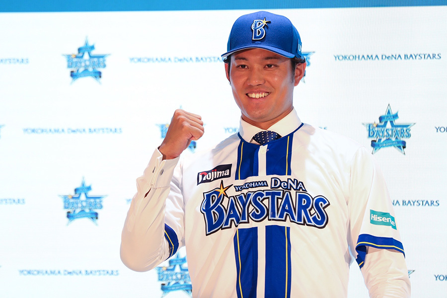 入団会見に臨んだDeNA・藤浪晋太郎【写真：松本洸】