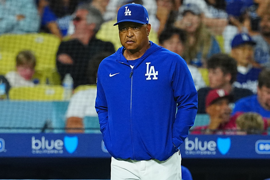 ブルワーズ戦で指揮を執ったドジャースのデーブ・ロバーツ監督【写真：荒川祐史】
