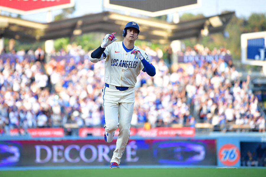 ブルワーズ戦で本塁打を放ったドジャース・大谷翔平【写真：ロイター】