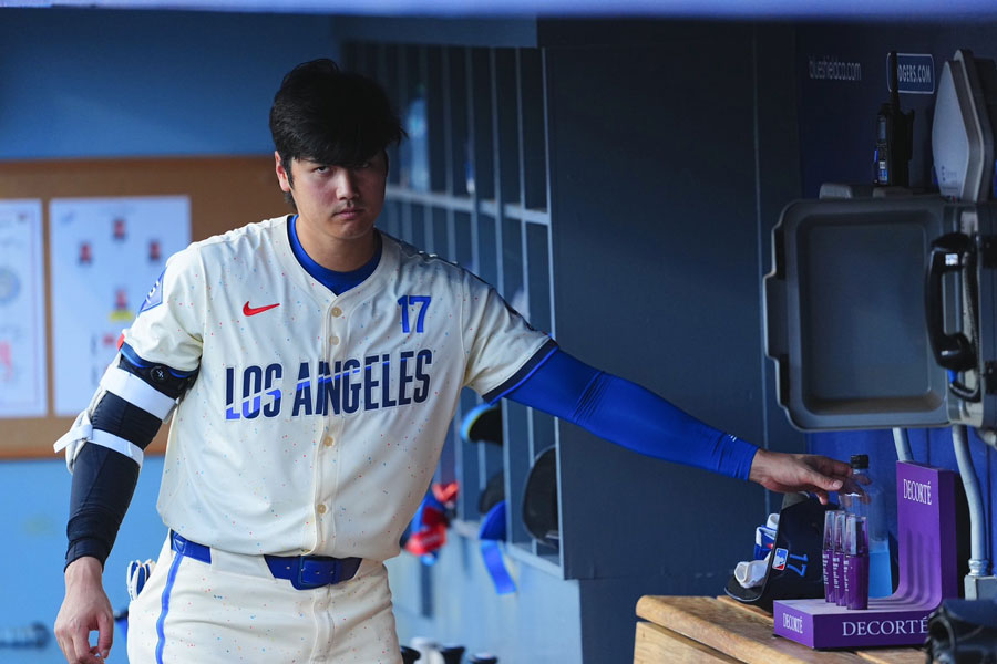 ベンチには大谷が使用するコスメデコルテ【写真:荒川祐史】