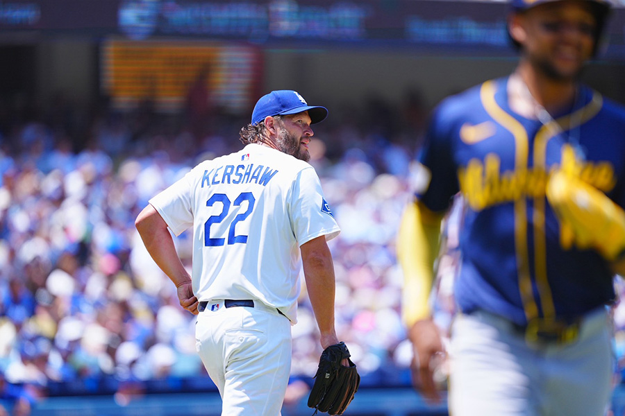 ブレーブス戦に先発したドジャースのクレイトン・カーショー【写真：荒川祐史】