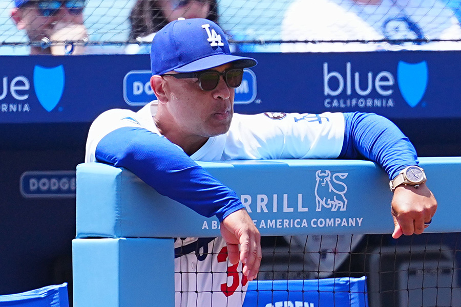 ブルワーズ戦で指揮を執ったドジャースのデーブ・ロバーツ監督【写真：荒川祐史】