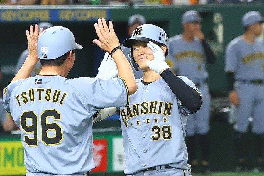巨人戦で今季3号本塁打を放った阪神・小幡竜平【写真：加治屋友輝】