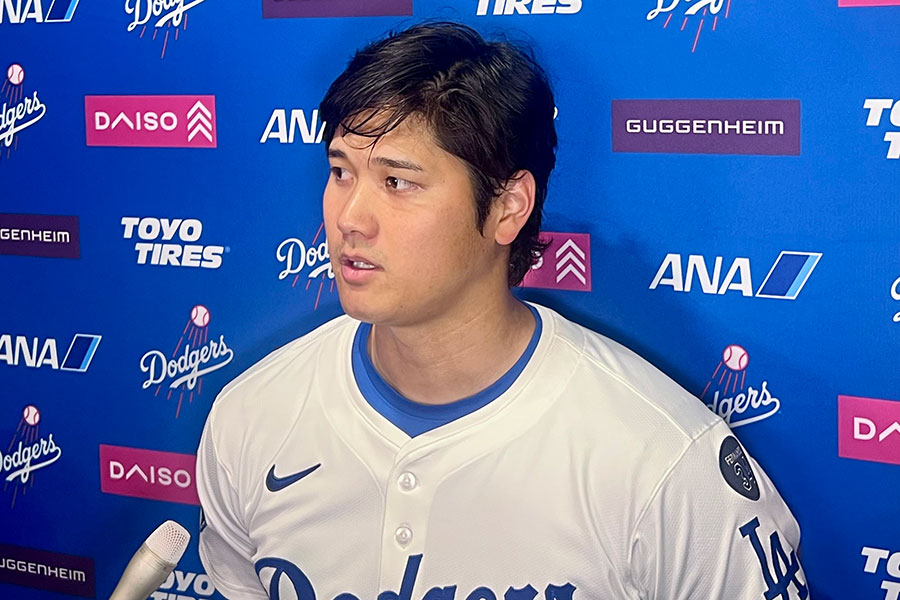 試合後、取材に応じたドジャース・大谷翔平【写真：小谷真弥】