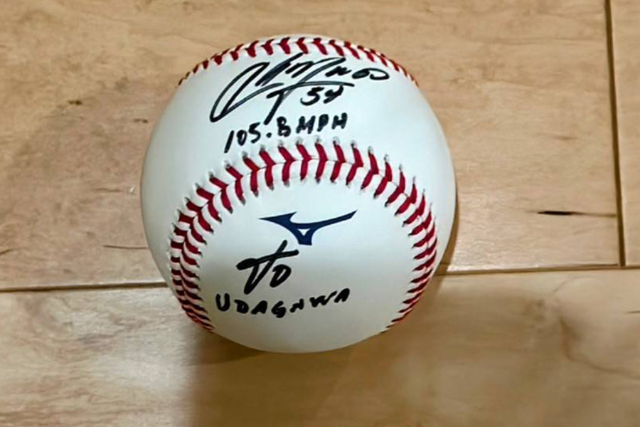 チャップマンから送られたサインボール【写真：本人提供】