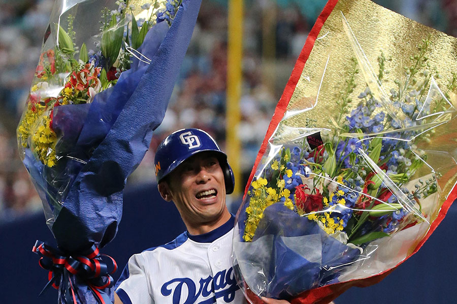 2017年に2000安打を達成した中日・荒木雅博氏【写真提供：産経新聞社】