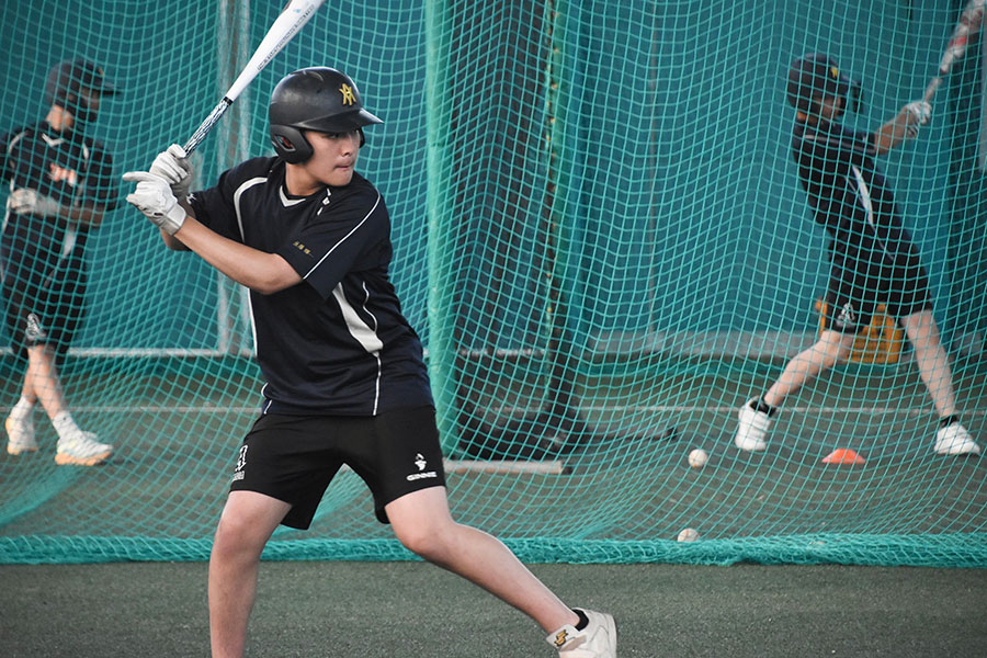 韓国に到着後、すぐに練習に臨む青森山田シニアナイン【写真：川浪康太郎】