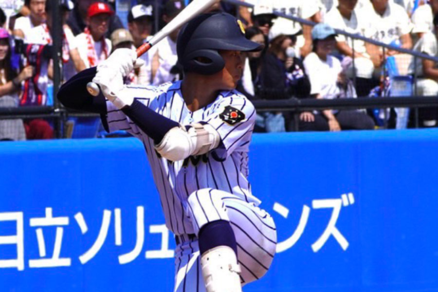 左前打を放った東海大菅生・前田蓮【写真：井上怜音】