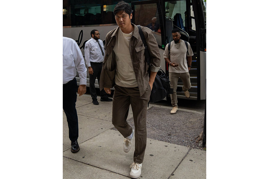 球場入りした大谷翔平【写真：MLB・スペイン語公式Xより】