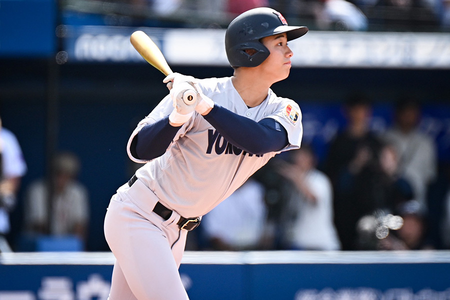 4回、本塁打を放った横浜・奥村頼人【写真：中戸川知世】