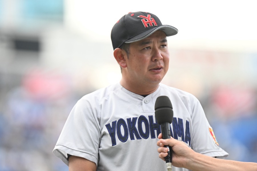 インタビューに応える横浜・村田浩明監督【写真：中戸川知世】