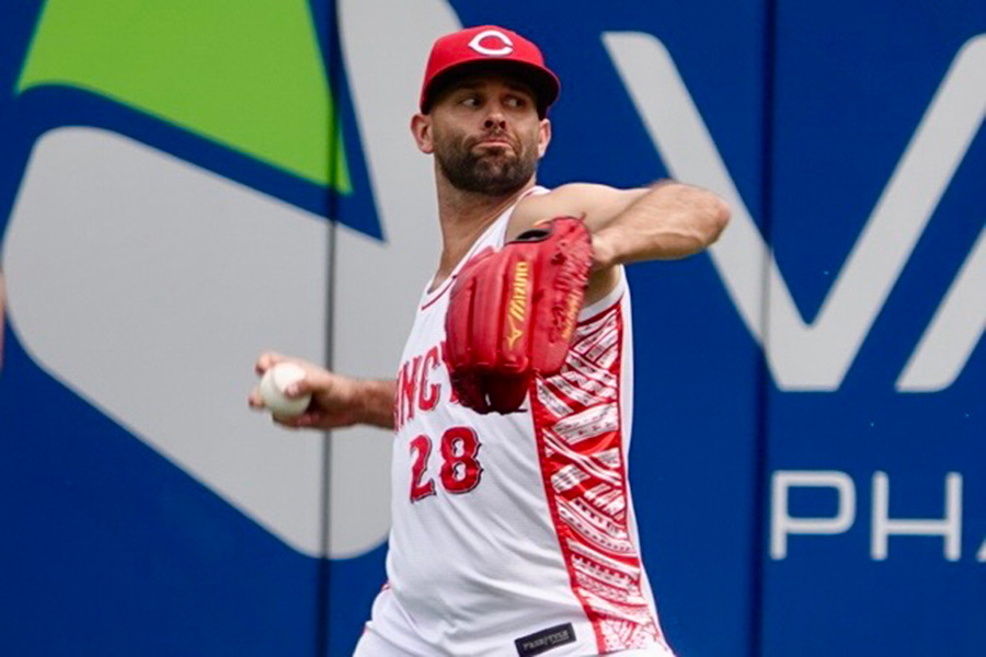 試合前、練習を行うレッズのニック・マルティネス【写真：小谷真弥】