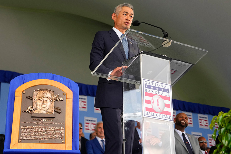 表彰式典でスピーチを行ったイチロー氏【写真：ロイター】