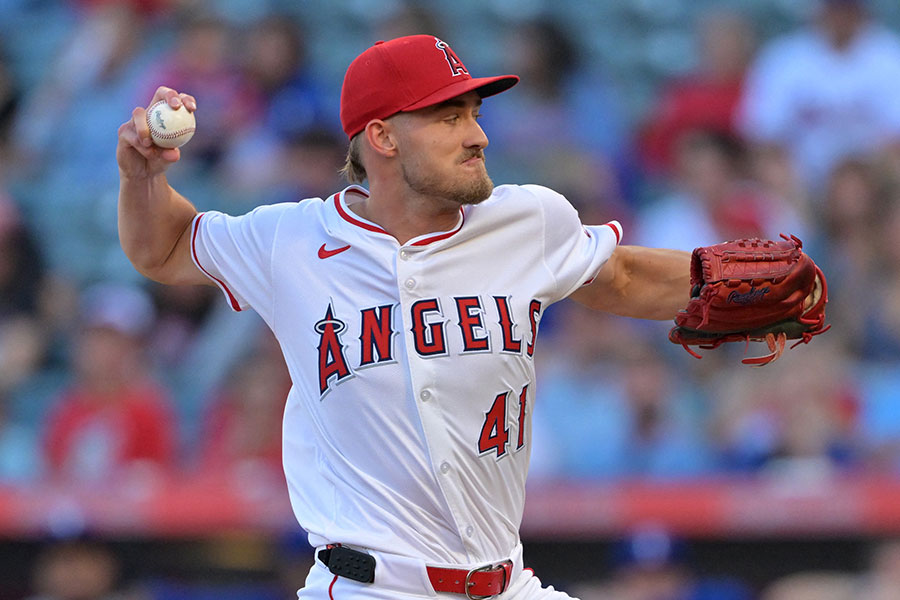 レンジャーズ戦に登板したエンゼルスのジャック・コハノビッツ【写真：ロイター】