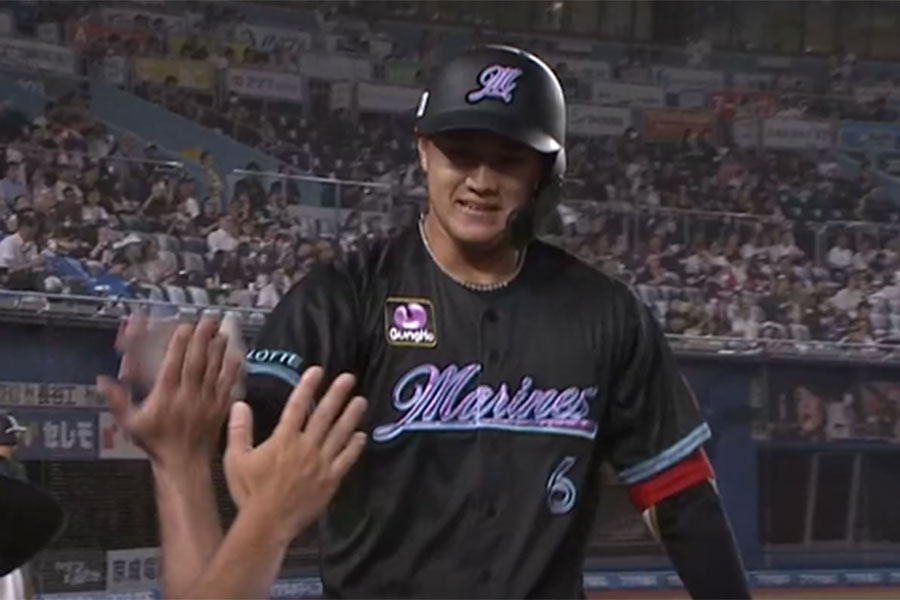 プロ初本塁打を放ったロッテ・西川史礁【画像：パーソル パ・リーグTV】