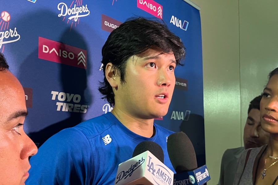 試合後の取材に応じたドジャース・大谷翔平【写真：小谷真弥】