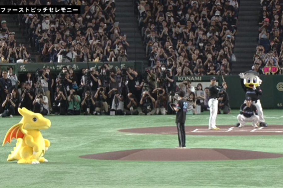 二宮和也さんの始球式に報道陣のカメラがズラリ【画像:パーソル パ・リーグTV】