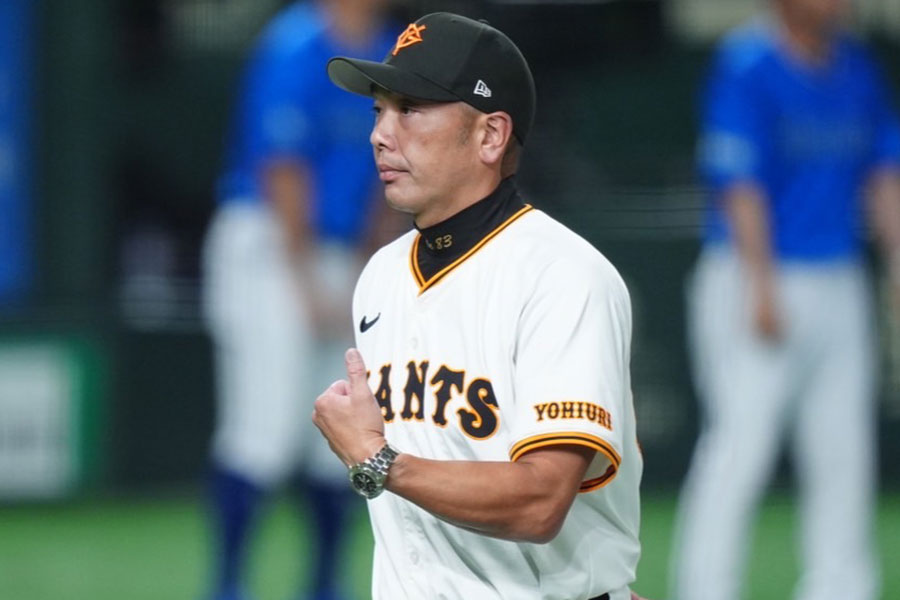 DeNA戦の指揮を執った巨人・阿部慎之助監督【写真：矢口亨】