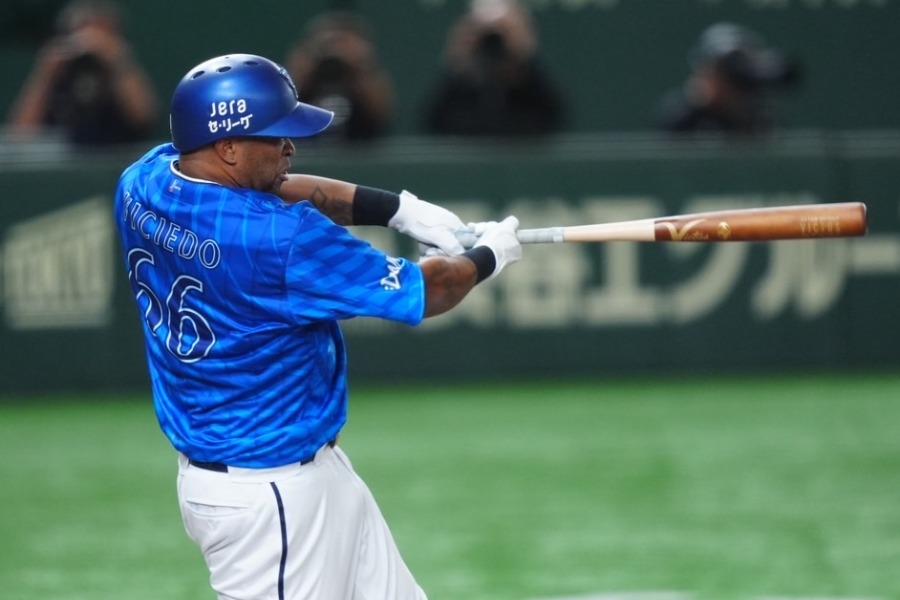 巨人戦に出場したDeNAのダヤン・ビシエド【写真：矢口亨】