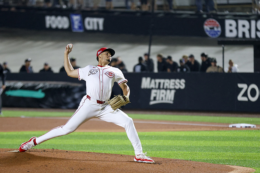 先発したレッズのチェイス・バーンズ【写真：ロイター】