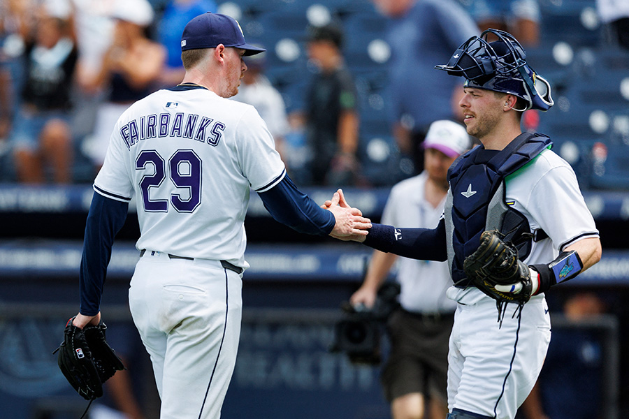 ドジャース戦に出場したレイズのハンター・フェドゥーシア（右）【写真：ロイター】