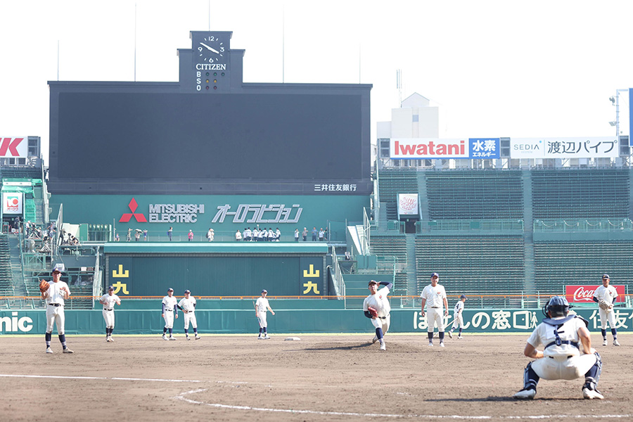 試合が行われる甲子園球場【写真：アフロ】