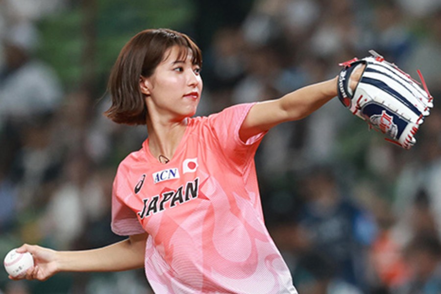 始球式に登場したTBSの御手洗菜々アナウンサー【写真提供:産経新聞社】