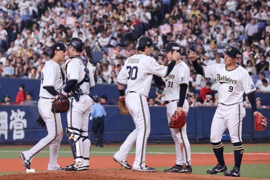 オリックスは13日の楽天戦で吉本新喜劇座員が始球式を行うと発表した【写真：栗木一考】