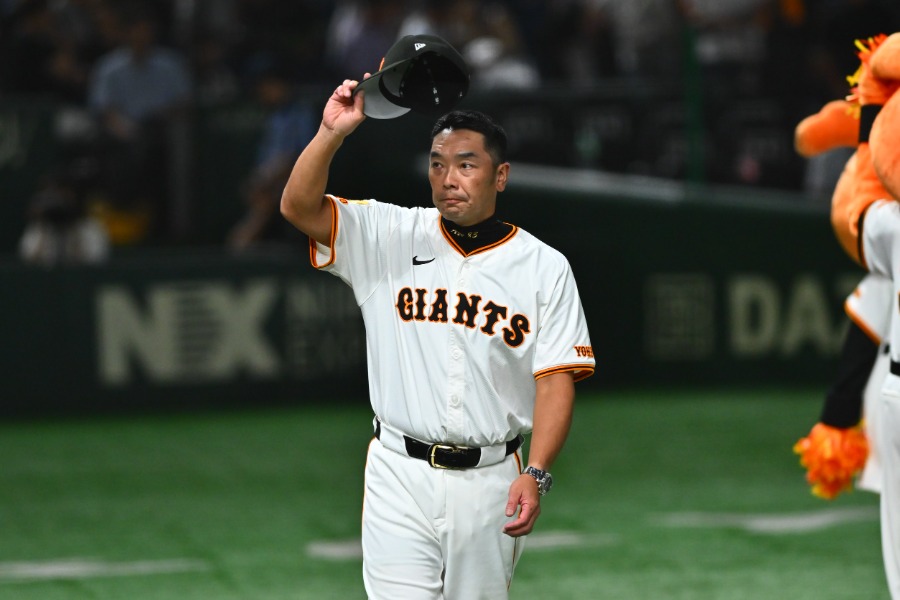 ヤクルト戦の指揮を執った巨人・阿部慎之助監督【写真：古川剛伊】