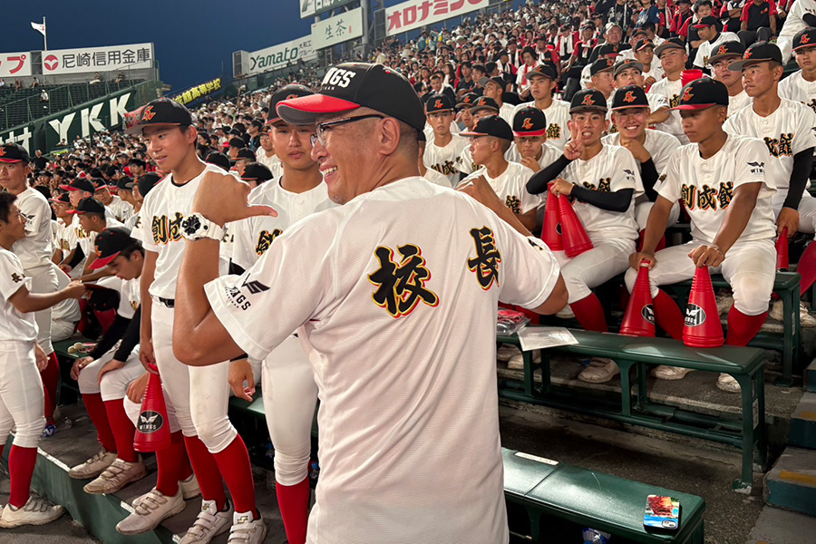 創成館の校長兼応援団長・奥田修史氏【写真：井上怜音】