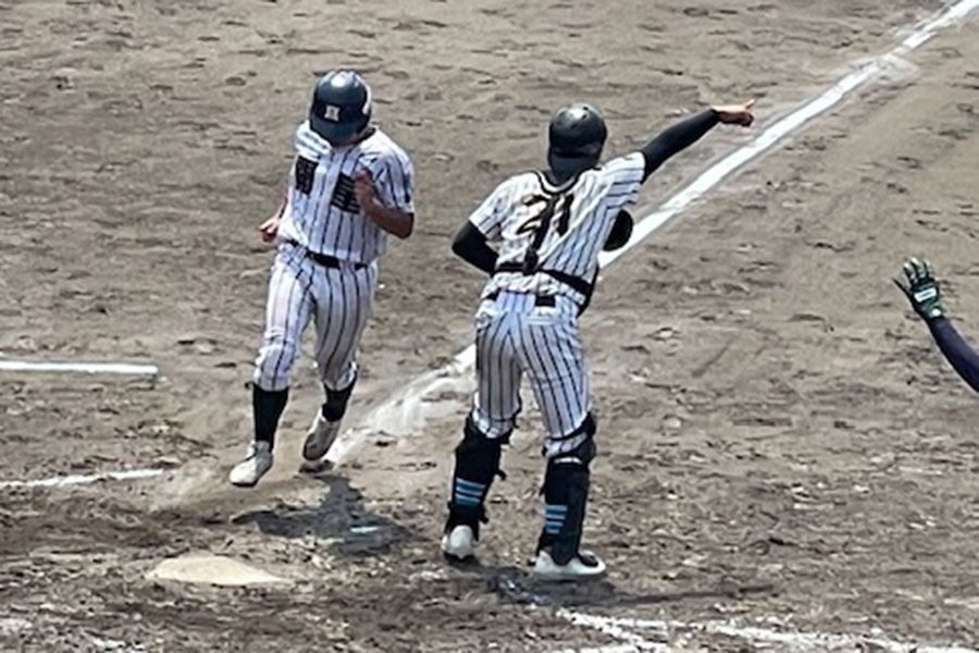 開星は4回裏に一挙4得点し逆転に成功【写真提供：（公財）日本少年野球連盟】