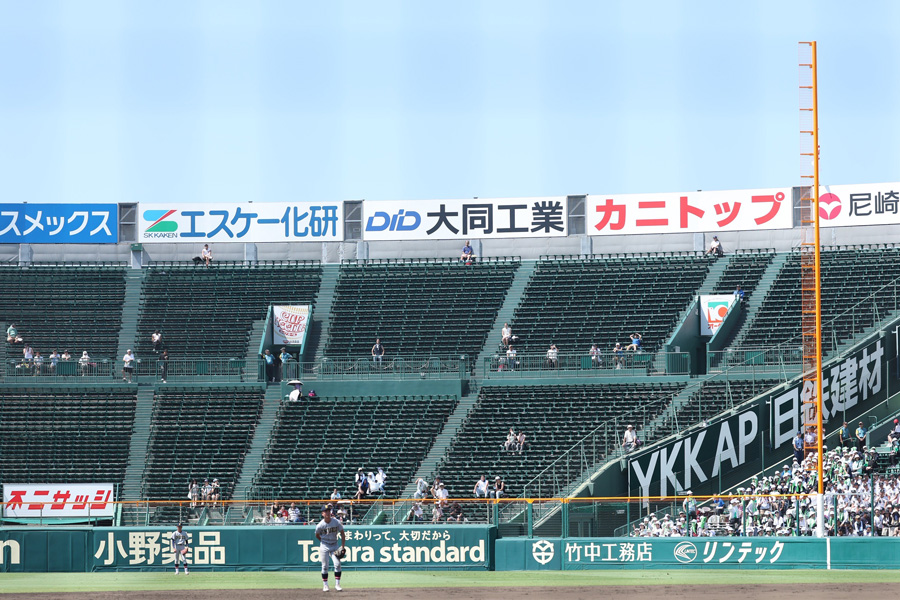 夏の甲子園は外野スタンドなどで空席が目立った【写真：加治屋友輝】