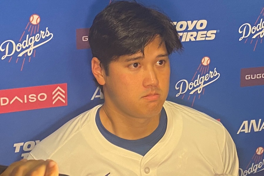 試合後取材に応じたドジャース・大谷翔平【写真：真柴健】