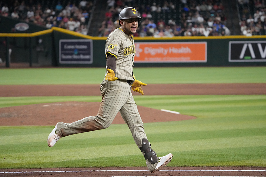 ダイヤモンドバックス戦で決勝打を放ったパドレスのホセ・イグレシアス【写真：ロイター】