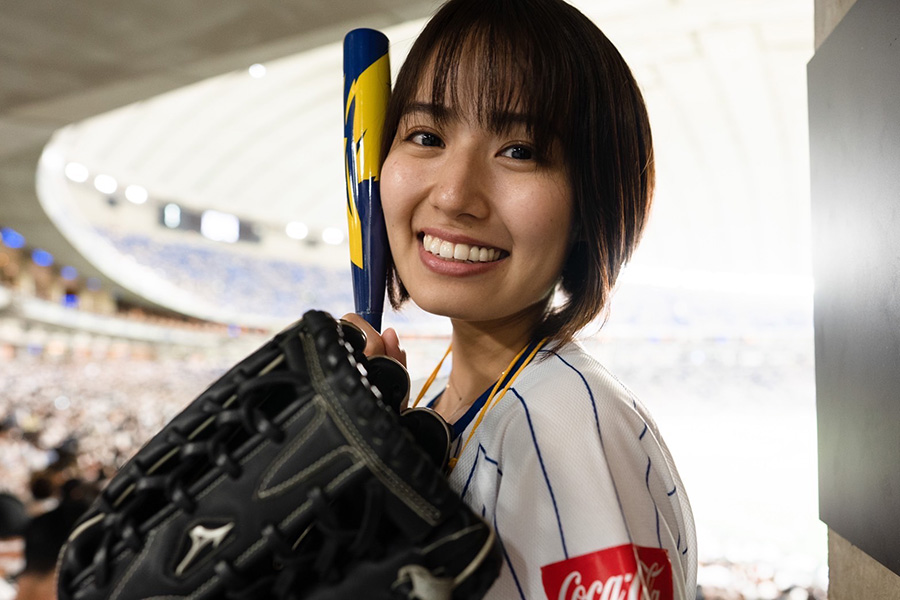 タレントの新谷あやかさん【写真：荒川祐史】