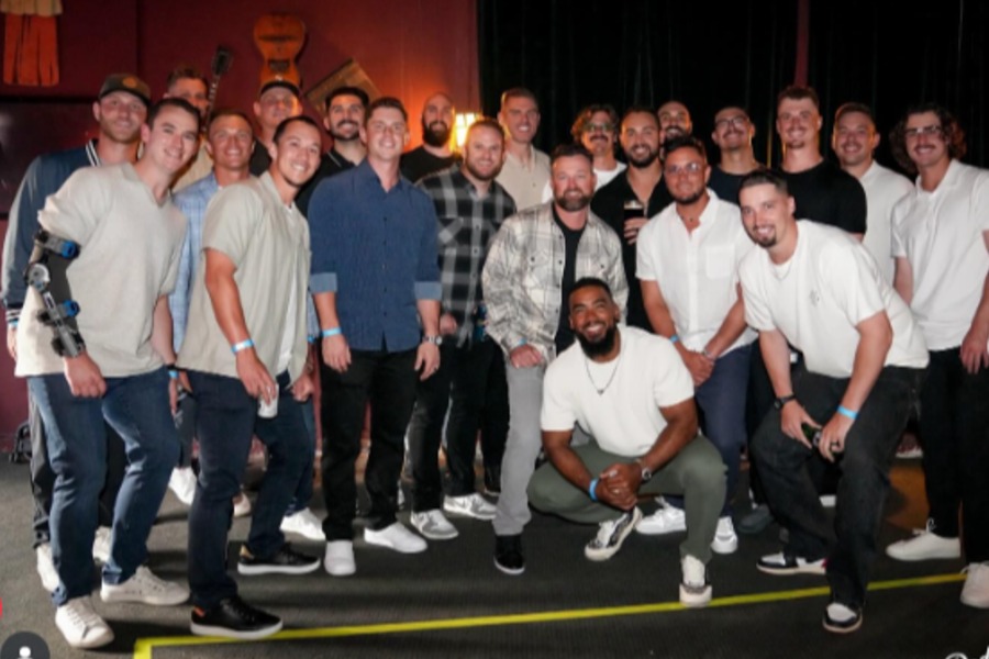 ドジャース公式SNSで公開された集合写真（写真はスクリーンショット）