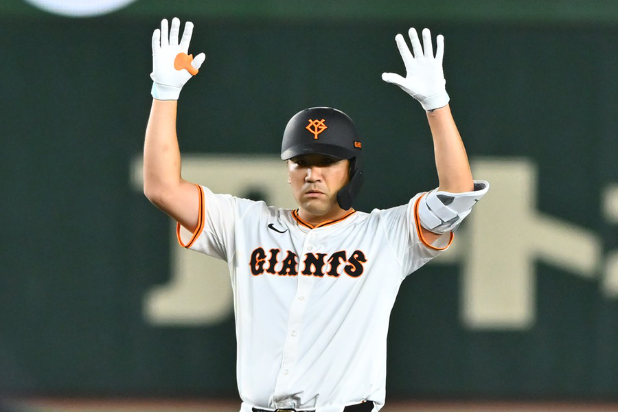 先制の二塁打を放った巨人・田中将大【写真：古川剛伊】