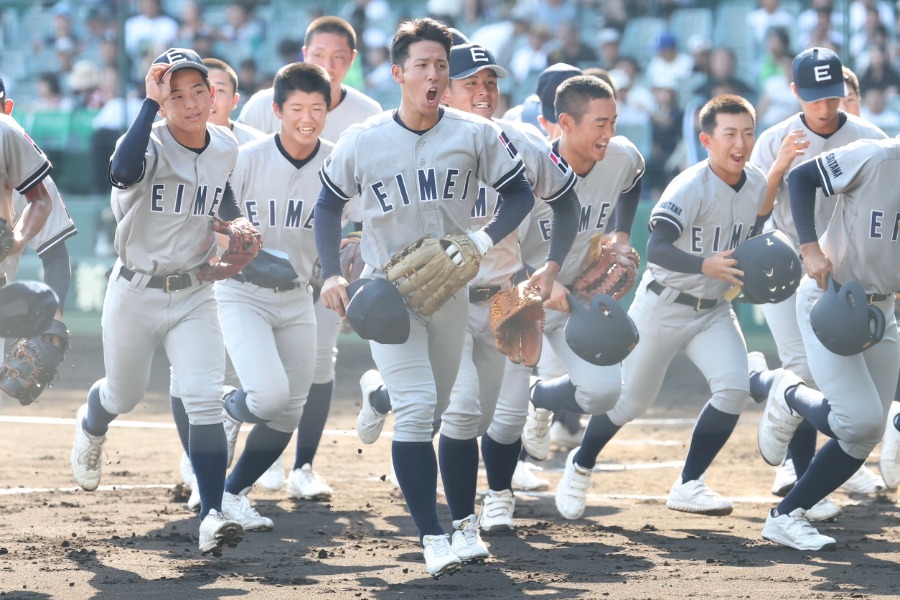 甲子園で初戦を戦った叡明ナイン【写真：加治屋友輝】
