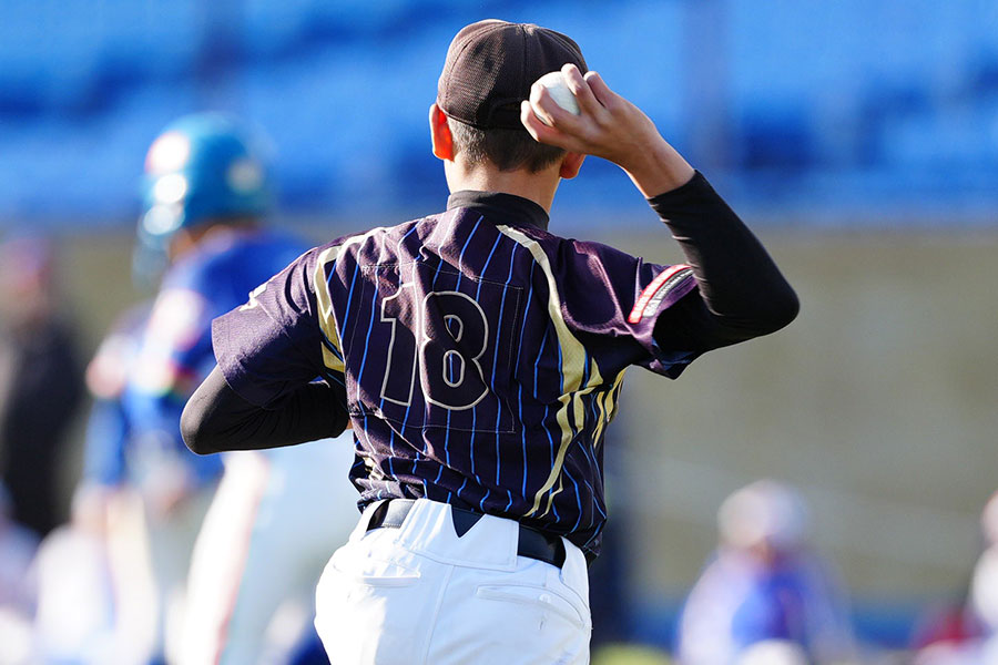 “抜ける・垂れる”原因となるボールの握り方とは（写真はイメージ）