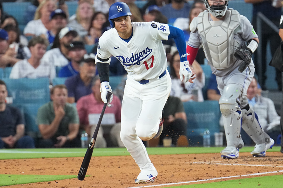 2打席目に安打を放ったドジャース・大谷翔平【写真：イワモトアキト】