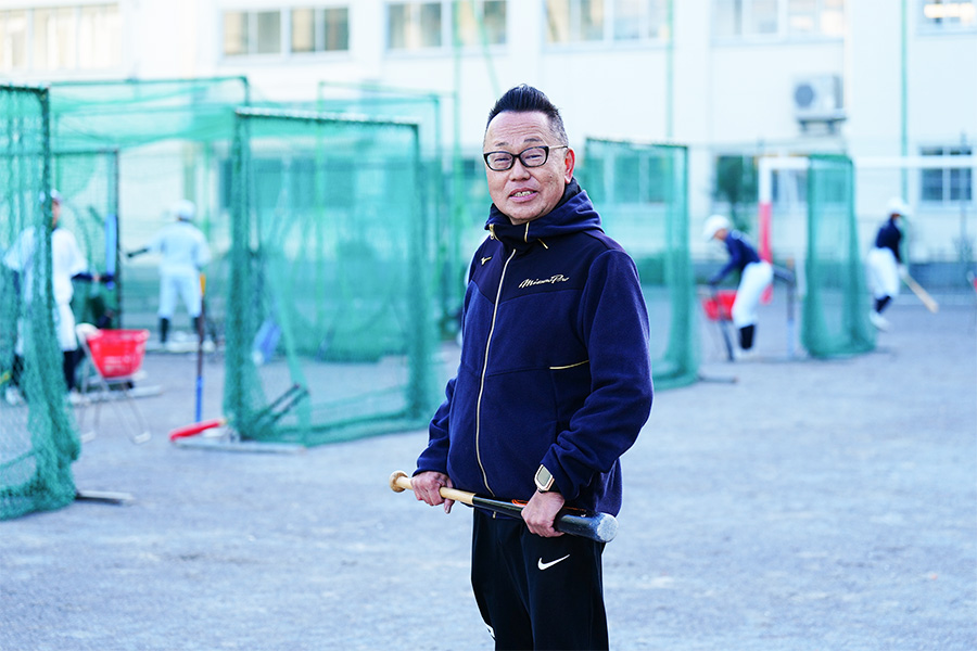 上一色中で監督を務めた西尾弘幸氏【写真：荒川祐史】