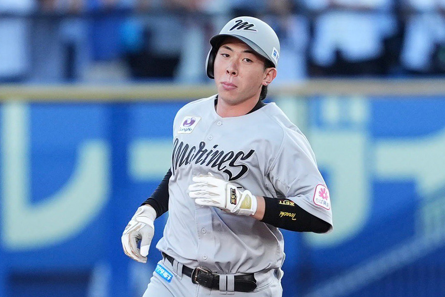 ロッテ・寺地隆成【写真：小林靖】