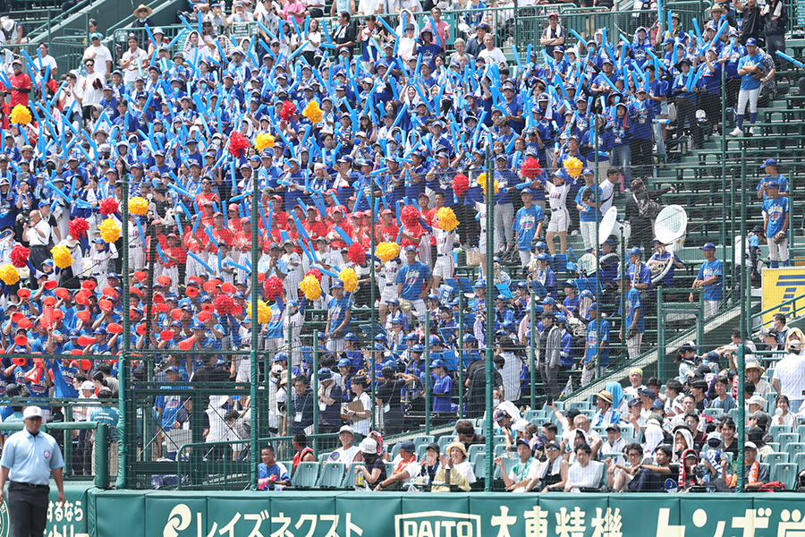 声援を送る明秀日立のスタンド【写真：加治屋友輝】